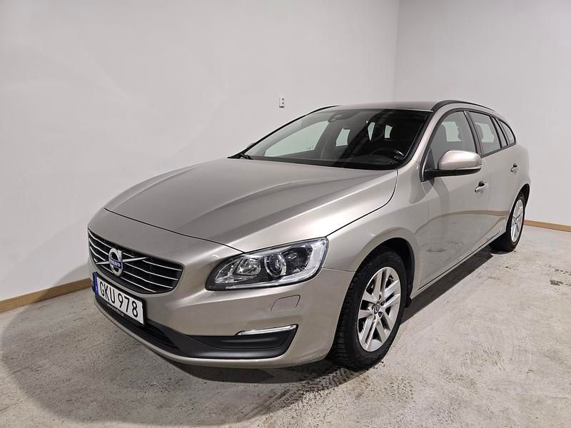 Brun Begagnad 2015 Volvo V60 Kombi | 149 500 kr - Bild 1/4