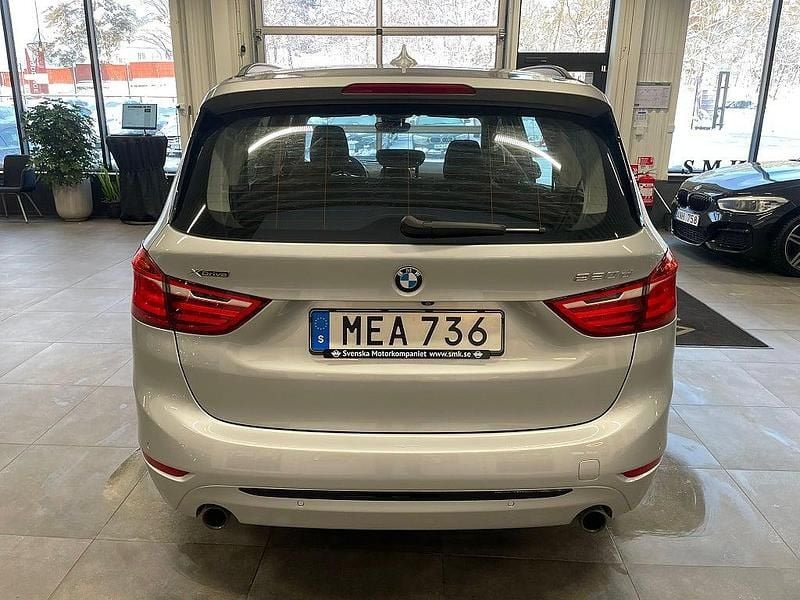 Begagnad BMW 220 Gran Tourer Sport Line 190 HK (139 kW) 2016 Silver Minibuss