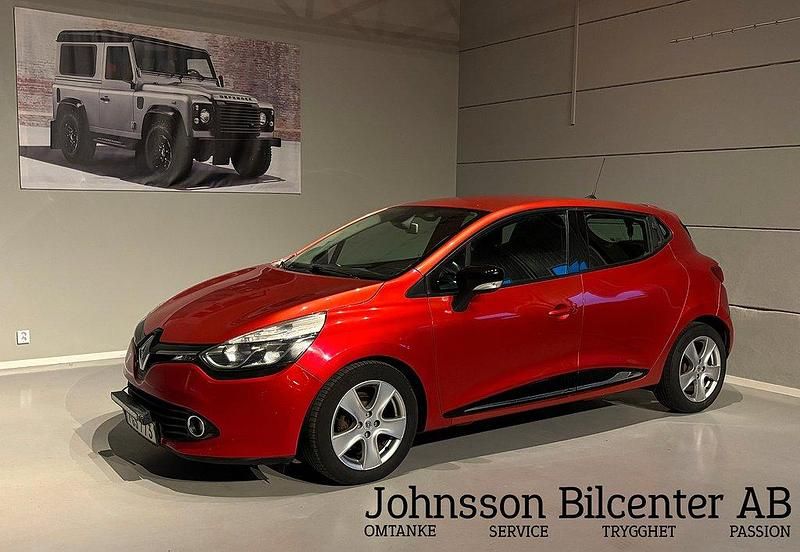 Röd Begagnad 2013 Renault Clio IV Halvkombi | 49 900 kr (Bra pris) - Bild 1/4