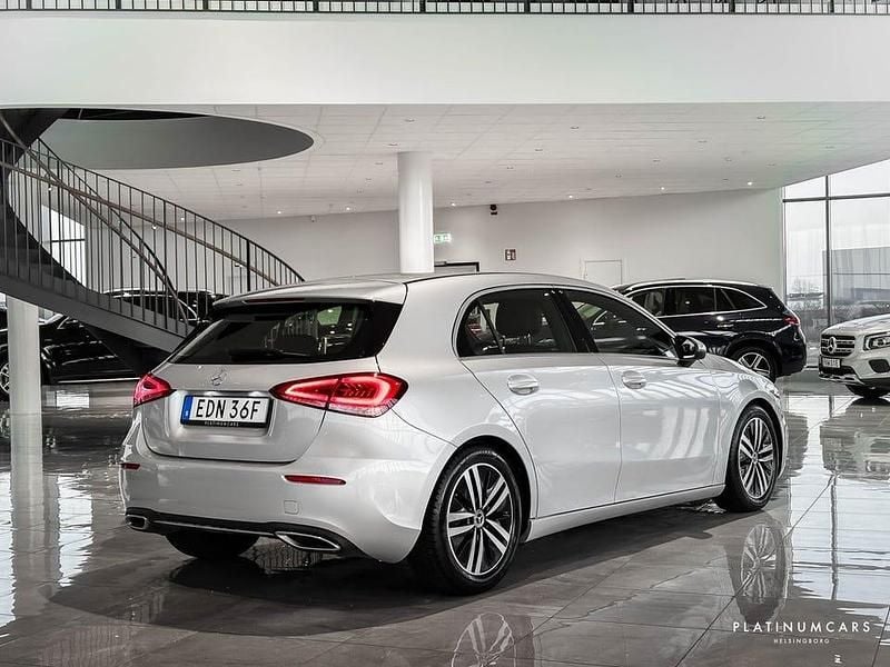 Begagnad Mercedes A200 Progressive 163 HK (119 kW) 2020 Silver Halvkombi
