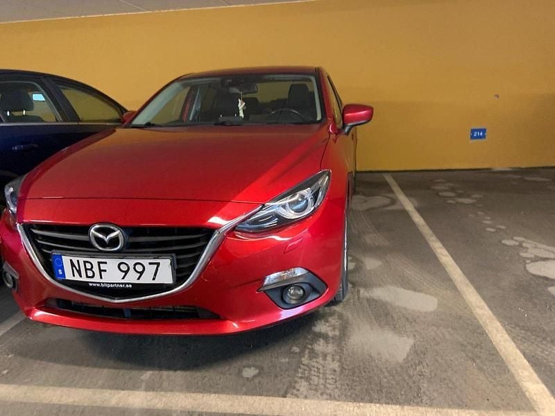 Röd Begagnad 2016 Mazda 3 Sedan | 99 999 kr (Bra pris) - Bild 1/4