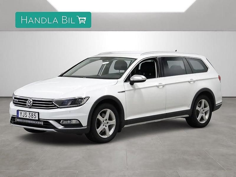 Vit Begagnad 2017 VW Passat Alltrack Kombi | 189 900 kr (Marknadspris) - Bild 1/4
