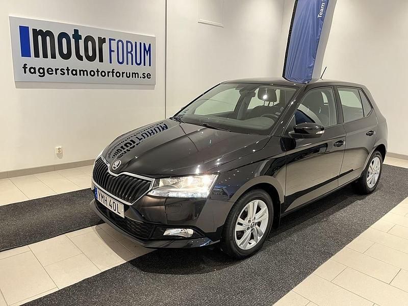 Svart Begagnad 2020 Skoda Fabia Halvkombi | 149 000 kr (Marknadspris) - Bild 1/4