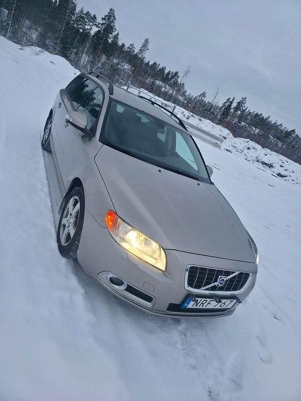 Begagnad 2009 Volvo V70 Kombi | 60 000 kr (Superpris) - Bild 1/4