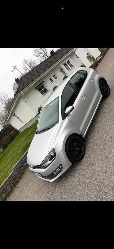 Silver Begagnad 2011 VW Polo Halvkombi | 50 000 kr (Marknadspris) - Bild 1/4