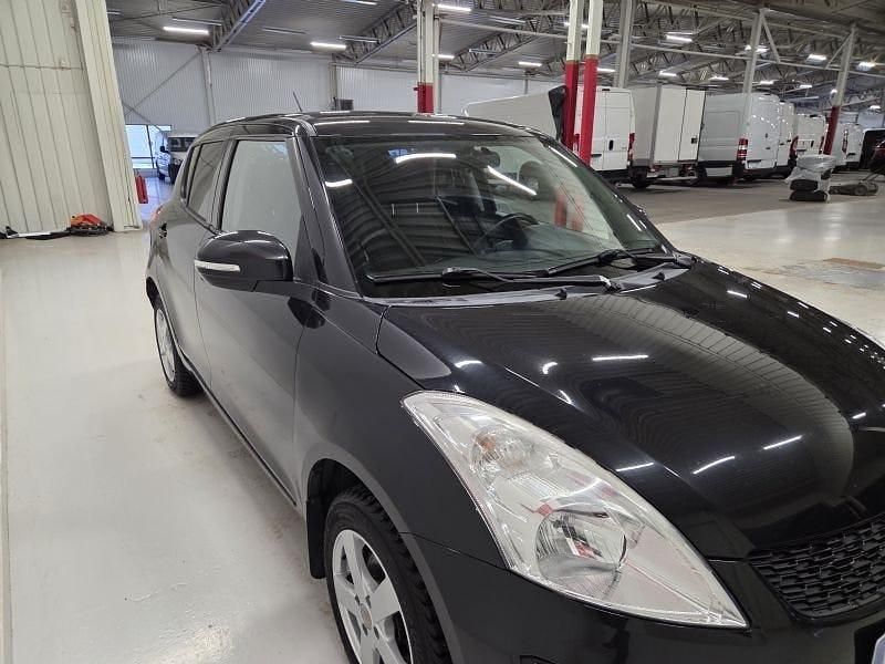 Begagnad Suzuki Swift 94 HK (69 kW) 2013 Svart Halvkombi