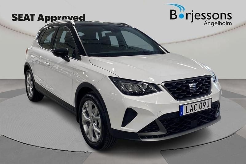 Vit Begagnad 2022 Seat Arona FR SUV | 214 000 kr (Marknadspris) - Bild 1/4
