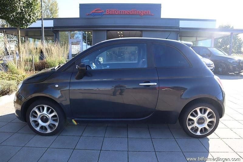 Svart svart Begagnad 2011 Fiat 500 Halvkombi | 39 900 kr (Bra pris) - Bild 1/4