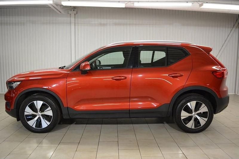 Begagnad Volvo XC40 Momentum 150 HK (110 kW) 2020 Röd SUV