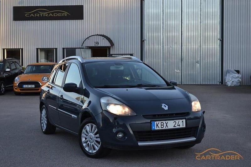 Blå Begagnad 2013 Renault Clio GrandTour Kombi | 32 900 kr (Marknadspris) - Bild 1/4