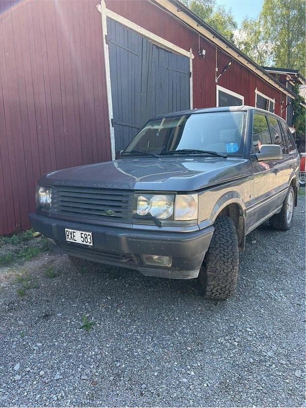 Grå Begagnad 2001 Land Rover Range Rover Vogue SUV | 72 500 kr - Bild 1/4