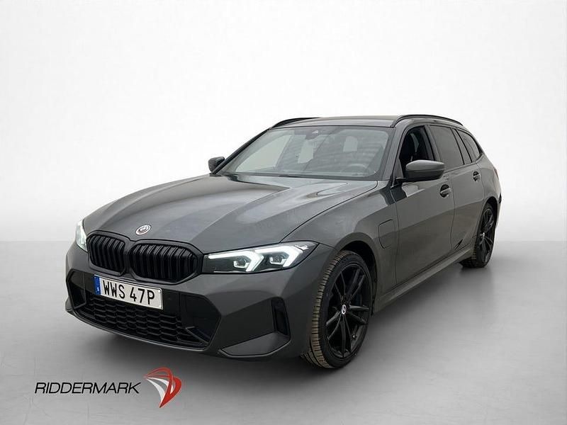 Begagnad BMW 330 Shadowline 292 HK (214 kW) 2023 Grå Kombi