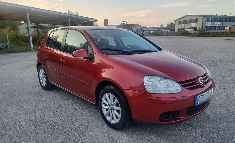 Röd Begagnad 2008 VW Golf Trendline Halvkombi | 25 900 kr (Marknadspris) - Bild 1/4