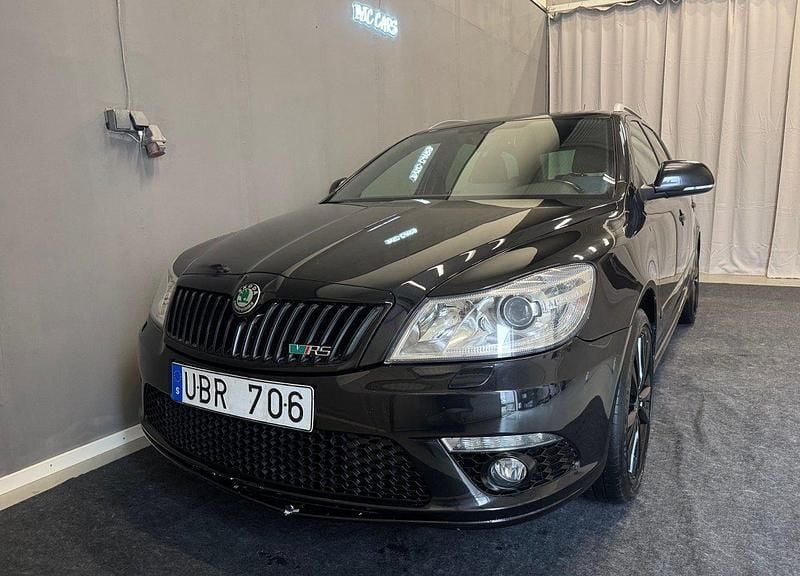 Svart Begagnad 2011 Skoda Octavia RS Kombi | 50 900 kr (Bra pris) - Bild 1/4