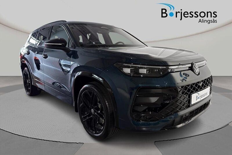 Mörkblå (blå) Ny 2025 VW Tayron R-line SUV | 719 900 kr (Lite dyr) - Bild 1/4