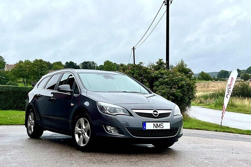 Grå Begagnad 2011 Opel Astra Kombi | 52 000 kr (Dyr) - Bild 1/4