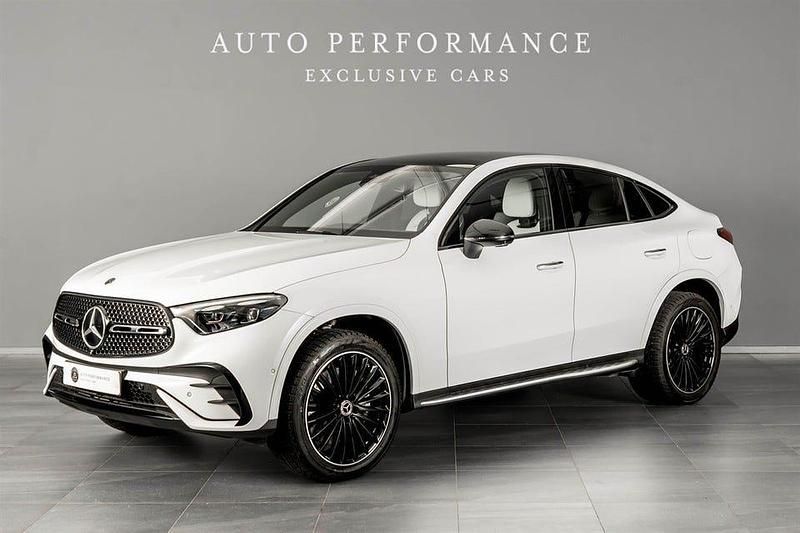 Vit Begagnad 2024 Mercedes GLC300e AMG Sportkupé | 819 900 kr (Lite dyr) - Bild 1/4