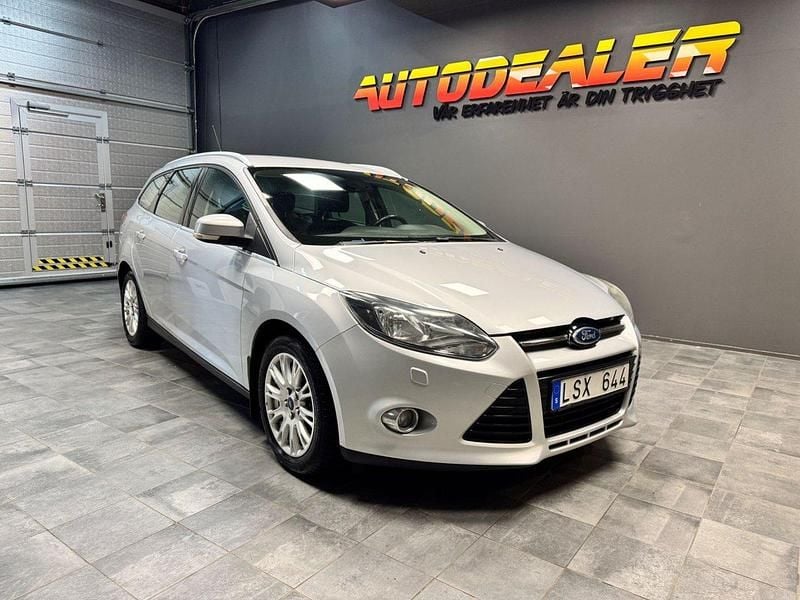 Grå Begagnad 2011 Ford Focus Titanium Kombi | 39 900 kr (Bra pris) - Bild 1/4