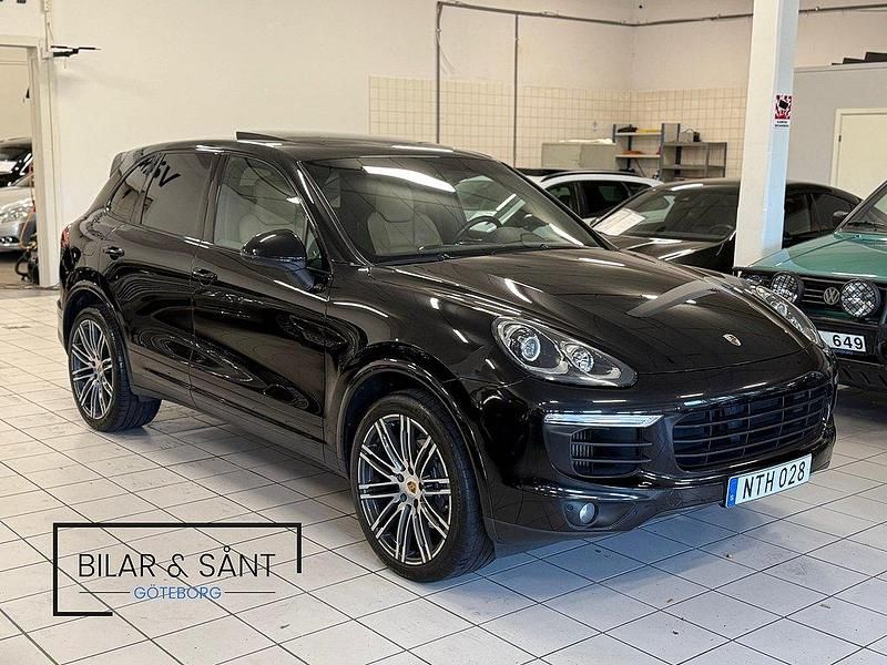 Svart Begagnad 2015 Porsche Cayenne S SUV | 279 900 kr (Marknadspris) - Bild 1/4