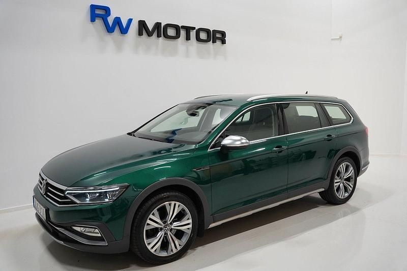 Grön Begagnad 2021 VW Passat Alltrack Kombi | 284 900 kr (Marknadspris) - Bild 1/4