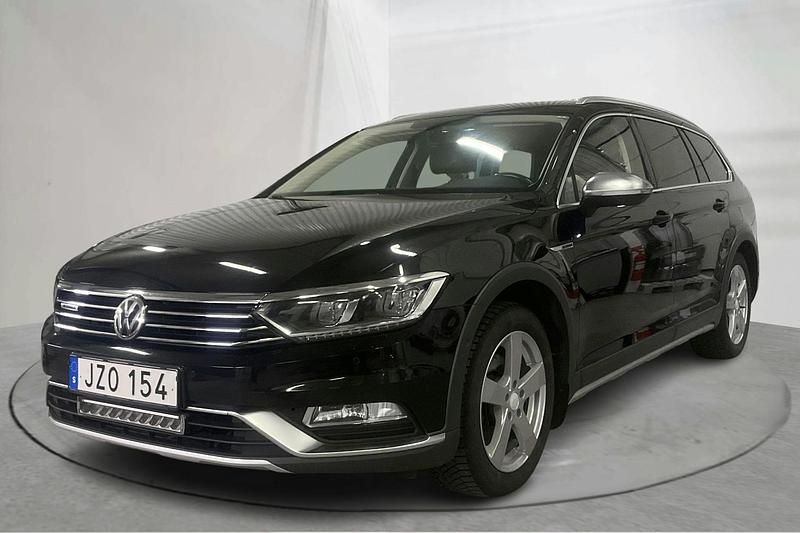 Svart Begagnad 2016 VW Passat Alltrack Executive Kombi | 169 900 kr (Marknadspris) - Bild 1/4