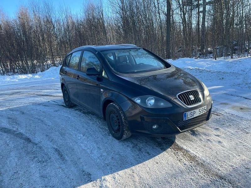 Begagnad Seat Altea XL 105 HK (77 kW) 2011 Minibuss