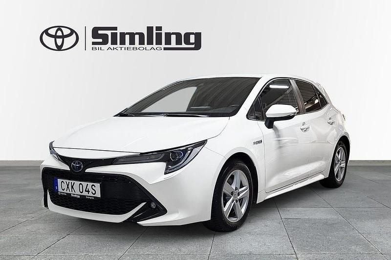 Vit Begagnad 2019 Toyota Corolla Style Halvkombi | 249 900 kr (Marknadspris) - Bild 1/3