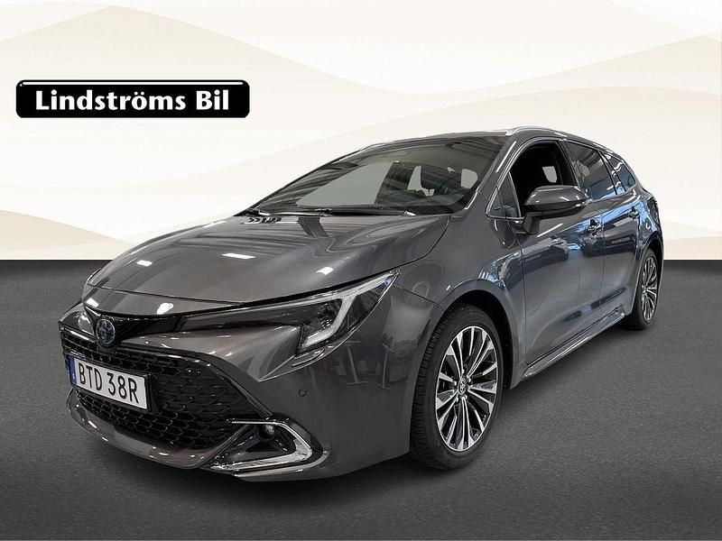 Mörkgrå (grå) Begagnad 2025 Toyota Corolla Style Kombi | 379 000 kr (Dyr) - Bild 1/3