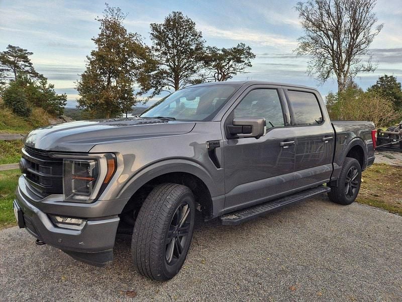 Grå Begagnad 2023 Ford F-150 Pickup | 895 000 kr (Bra pris) - Bild 1/4