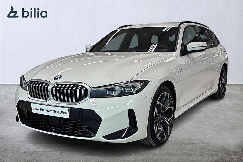 Vit Begagnad 2024 BMW 330e M Sport Kombi | 599 900 kr (Lite dyr) - Bild 1/4