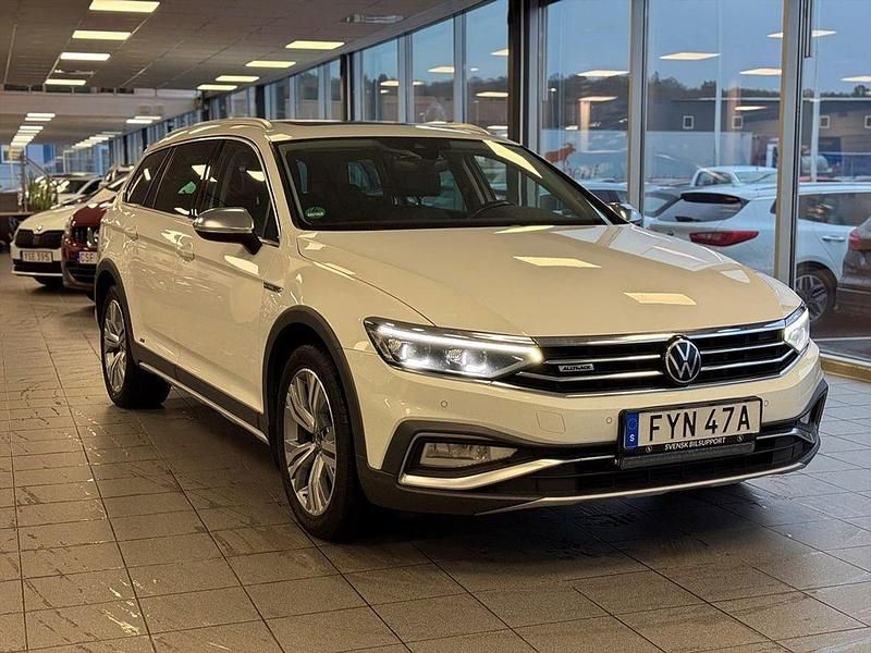 Vit Begagnad 2021 VW Passat Alltrack Kombi | 229 900 kr (Bra pris) - Bild 1/4