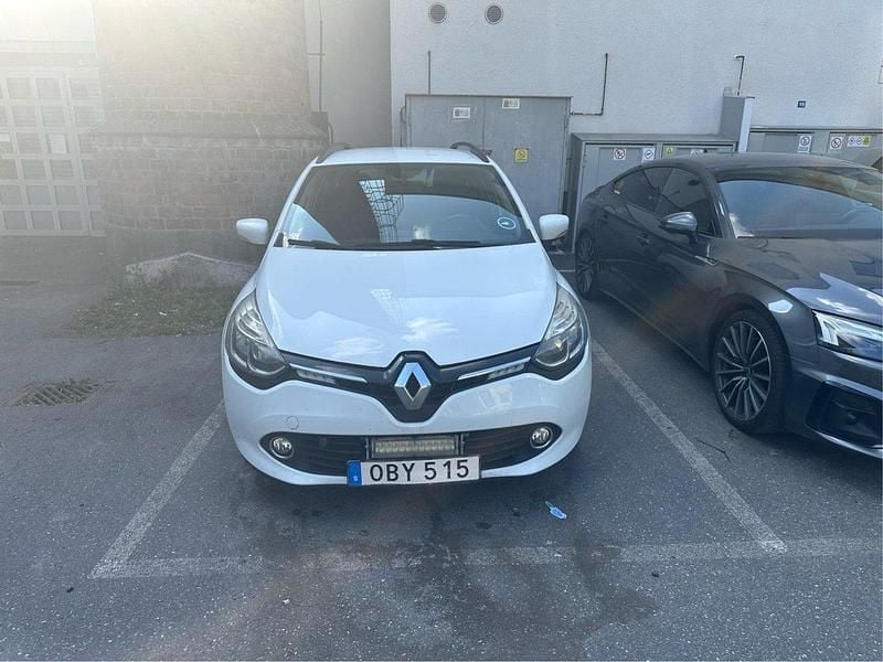 Vit Begagnad 2016 Renault Clio GrandTour Dynamique Kombi | 65 000 kr (Marknadspris) - Bild 1/4