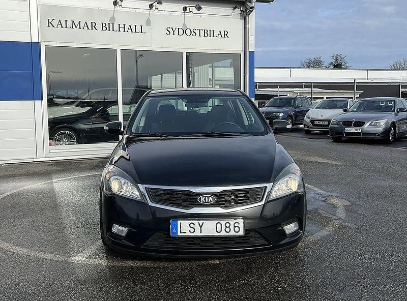 Begagnad Kia Ceed 128 HK (94 kW) 2011 Svart Halvkombi