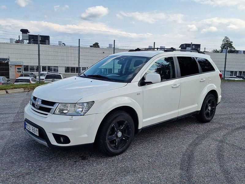 Vit Begagnad 2012 Fiat Freemont Urban SUV | 70 000 kr (Marknadspris) - Bild 1/4