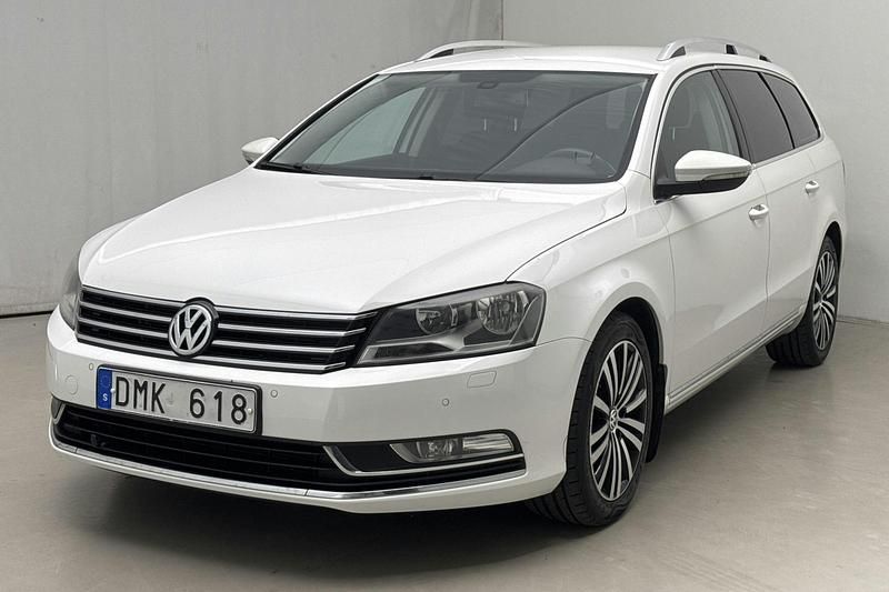 Vit Begagnad 2013 VW Passat Kombi | 85 000 kr (Bra pris) - Bild 1/4