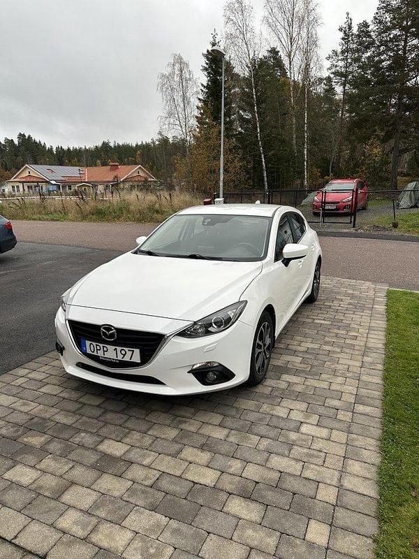 Vit Begagnad 2014 Mazda 3 Core Halvkombi | 95 000 kr (Marknadspris) - Bild 1/4