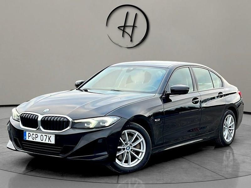 Begagnad BMW 330 292 HK (214 kW) 2023 Svart Sedan
