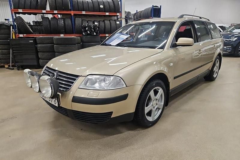 Brun Begagnad 2003 VW Passat Comfortline Kombi | 29 900 kr (Lite dyr) - Bild 1/4
