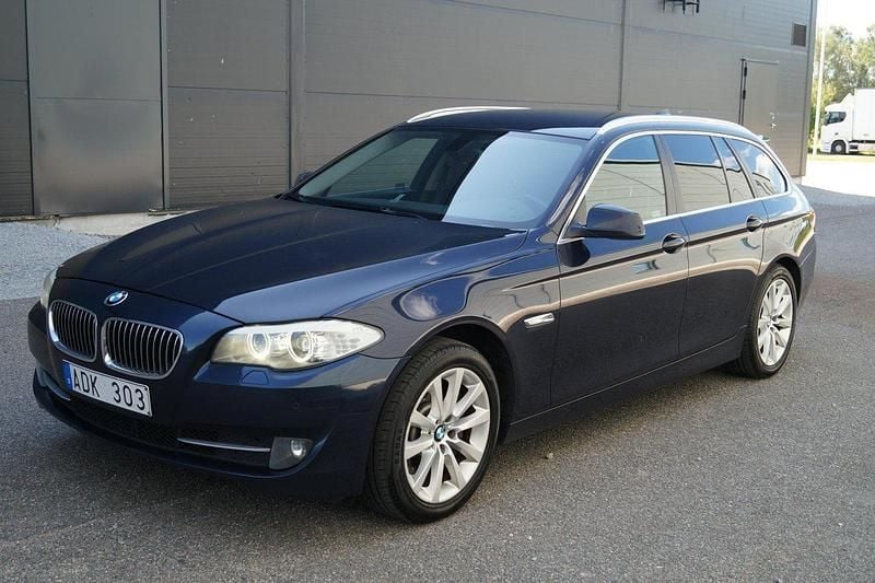 Blå Begagnad 2013 BMW 525 M Sport Kombi | 139 900 kr (Bra pris) - Bild 1/4