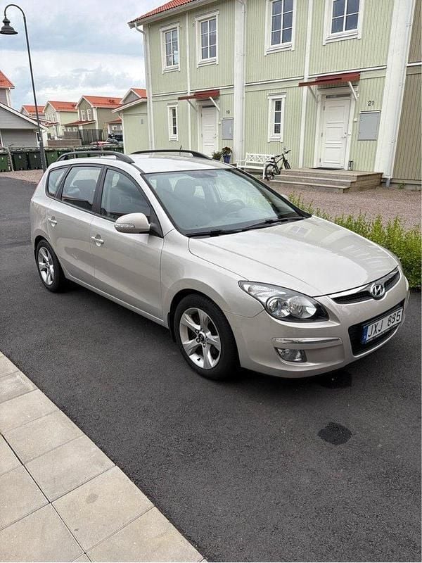 Brun Begagnad 2009 Hyundai i30 Kombi | 28 000 kr (Bra pris) - Bild 1/4