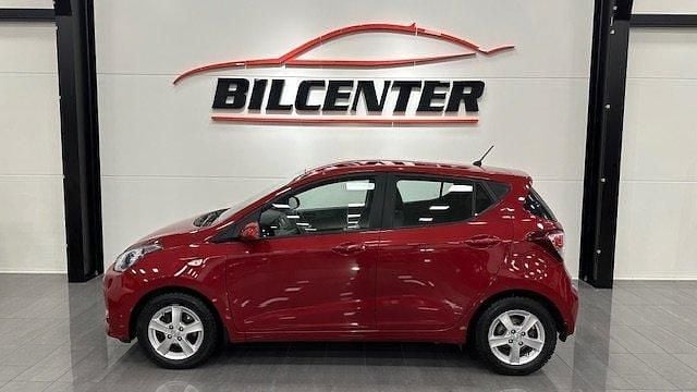Röd Begagnad 2017 Hyundai i10 Comfort Halvkombi | 94 900 kr (Marknadspris) - Bild 1/4