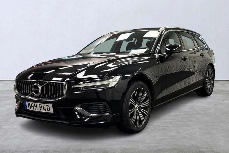 Svart Begagnad 2022 Volvo V60 Kombi | 319 900 kr - Bild 1/4