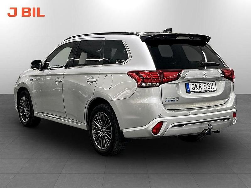 Begagnad Mitsubishi Outlander P-HEV Edition 135 HK (99 kW) 2019 Silver SUV