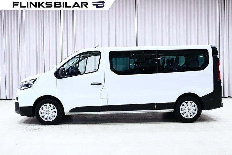 Vit Begagnad 2023 Nissan Primastar Minibuss | 349 875 kr (Marknadspris) - Bild 1/4