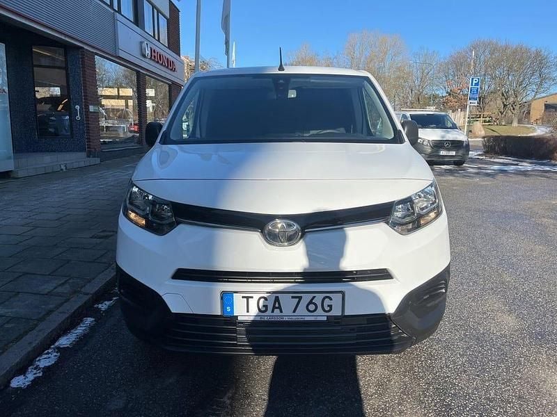 Begagnad Toyota Proace City City 102 HK (75 kW) 2021 Vit Minibuss