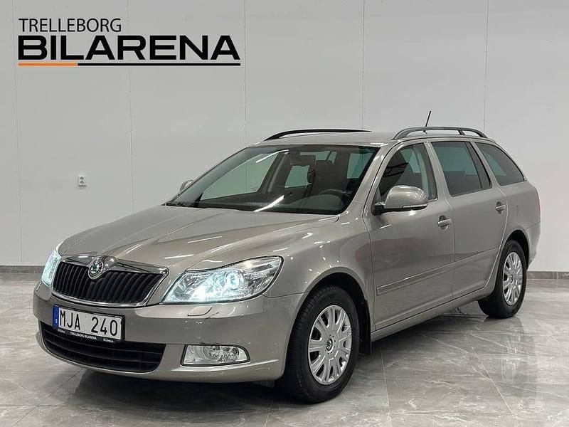 Ljusbrun Begagnad 2012 Skoda Octavia Elegance Kombi | 89 900 kr (Marknadspris) - Bild 1/4