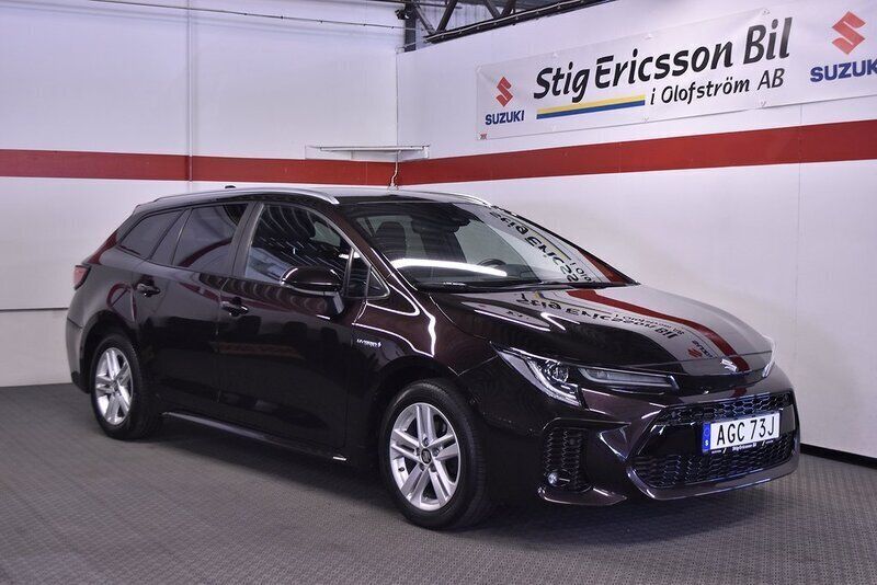 Brun Begagnad 2021 Suzuki Swace Kombi | 223 500 kr (Marknadspris) - Bild 1/4