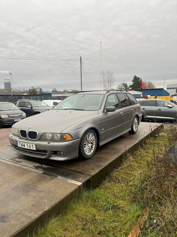 Begagnad 2003 BMW 525 M Sport Kombi | 25 000 kr (Superpris) - Bild 1/4
