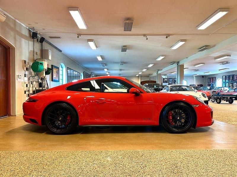 Begagnad Porsche 911 Carrera GTS 451 HK (331 kW) 2018 Röd Sportkupé