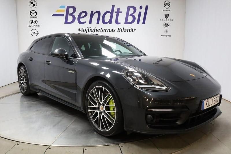 Volcano grey metallic Begagnad 2021 Porsche Panamera 4 Sport Turismo Sedan | 779 500 kr (Marknadspris) - Bild 1/2